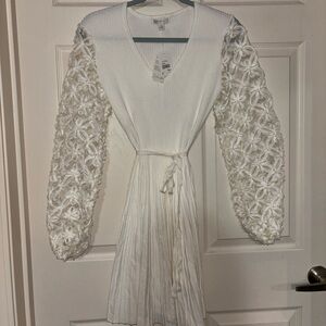 White Floral Sleeve Dress